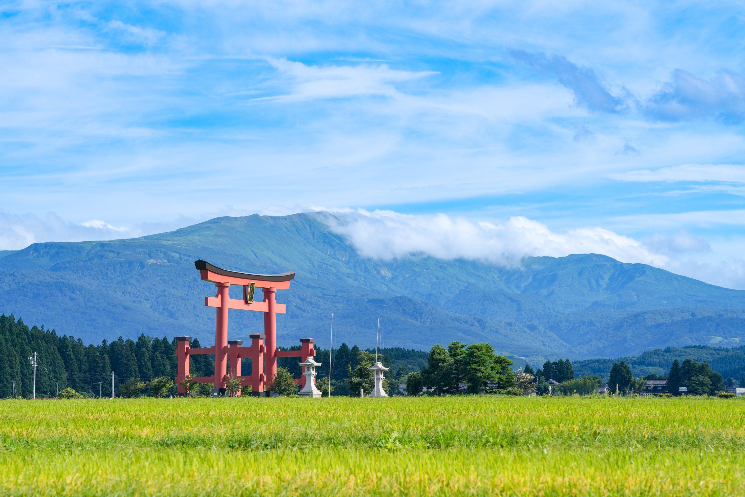秋 月山と大鳥居