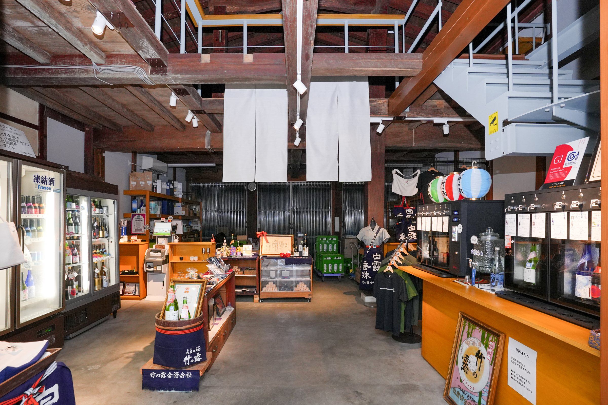 蔵ショップの店内