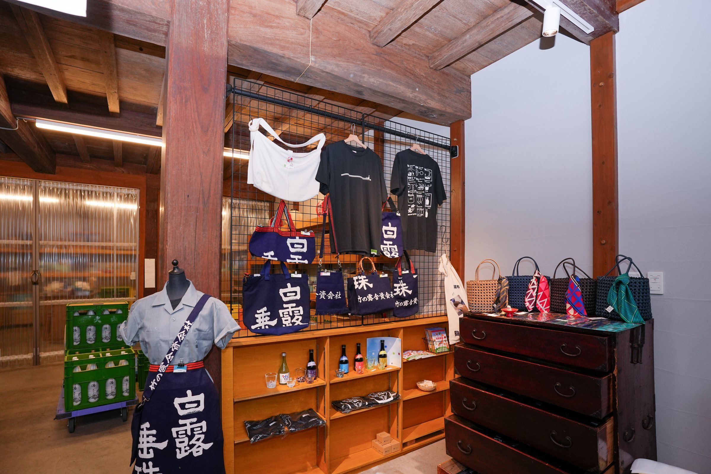蔵ショップの店内